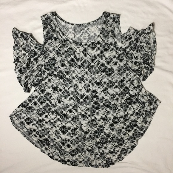 ❌SOLD❌We The Free People M Cold Shoulder Top - Picture 2 of 7